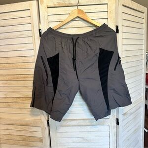 Men's Gray Padded Biking Athletic Shorts with Black Contrast Panels & Zip Pocket